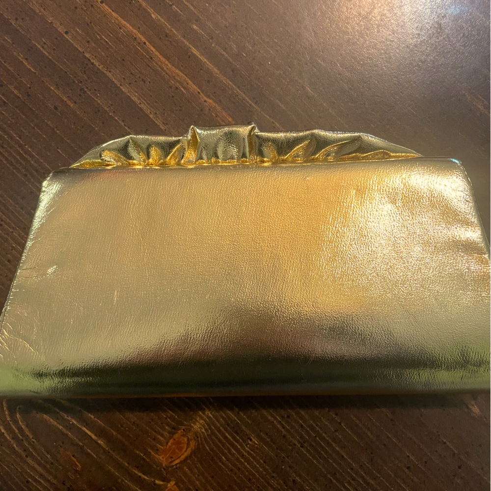 Gold vintage clutch for the 50’s.